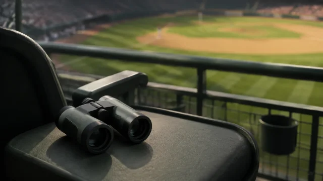 スポーツ観戦の双眼鏡は8倍か10倍か